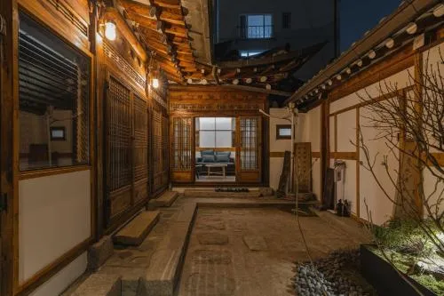 Image 1 of Luxury hanok with private bathtub – SN04