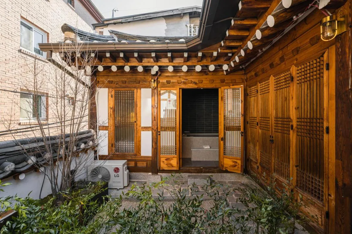 Image 3 of Luxury hanok with private bathtub – SN05