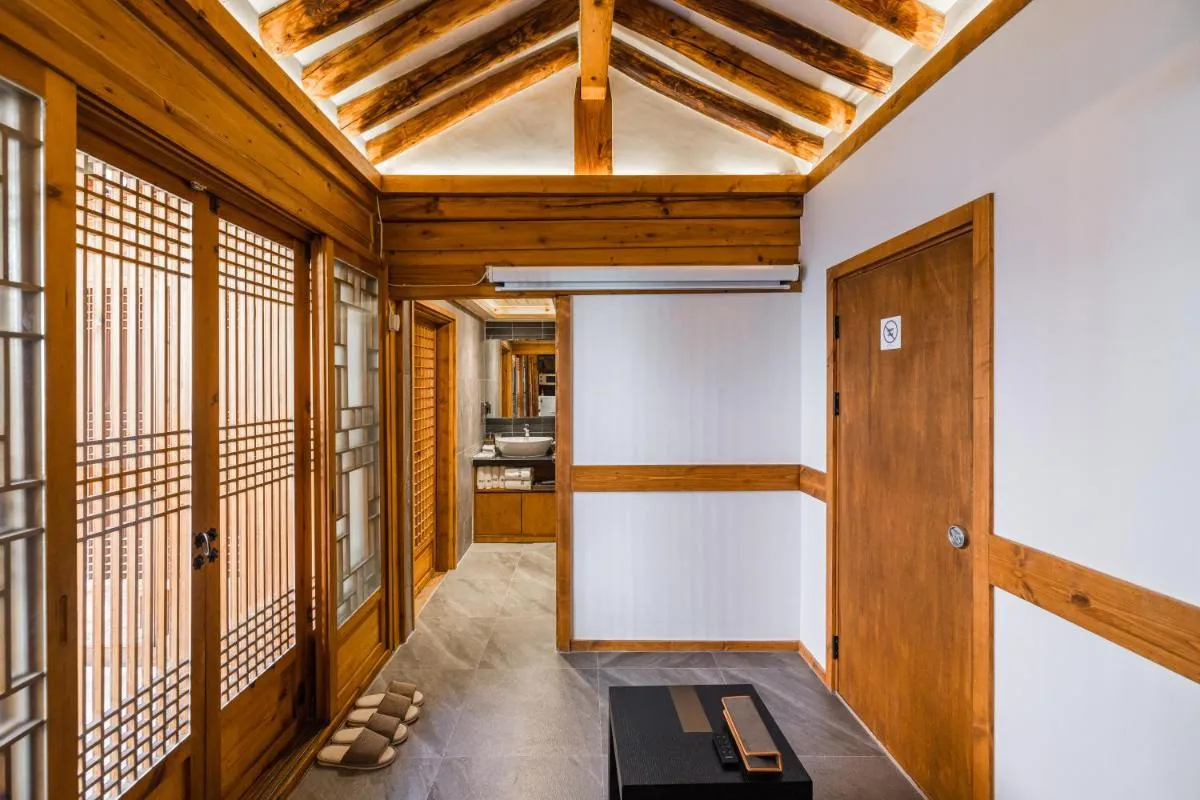 Image 1 of Luxury hanok with private bathtub – SN05