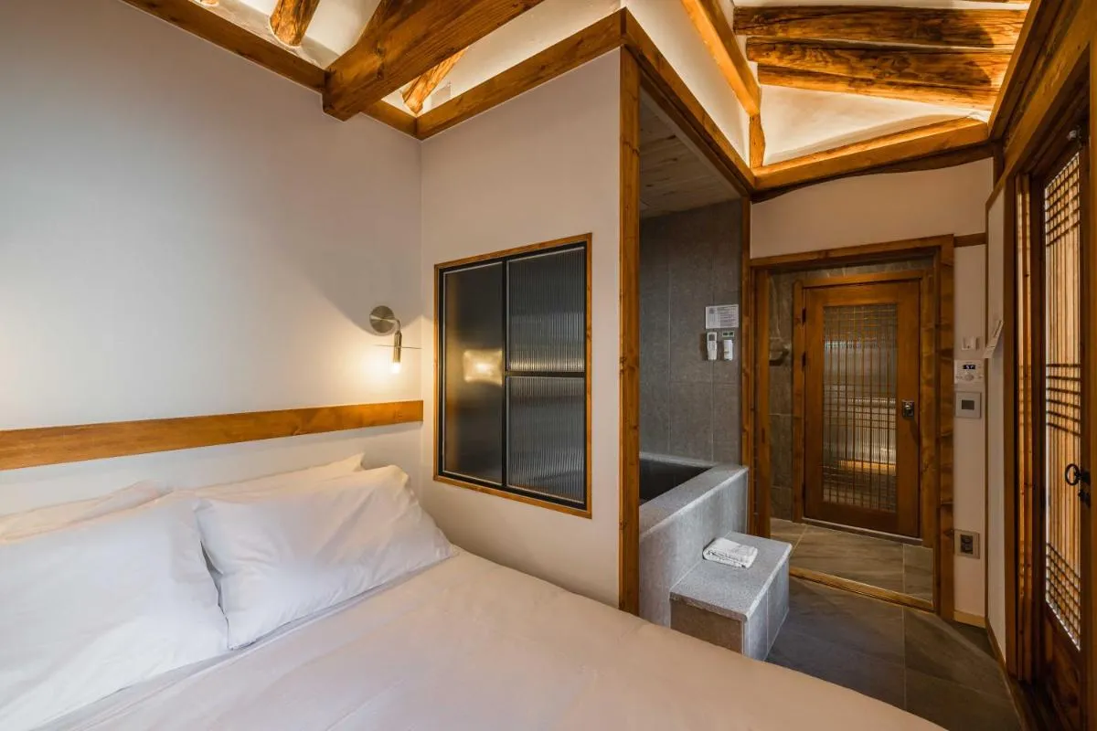 Image 4 of Luxury hanok with private bathtub – SN05