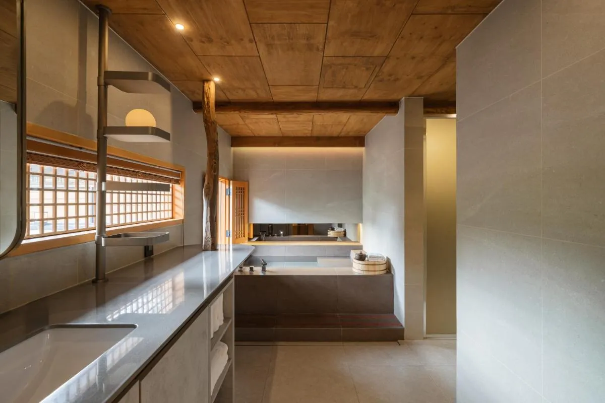 Image 3 of Luxury hanok with private bathtub – SN07
