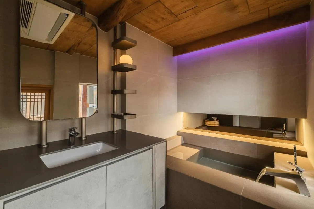 Image 2 of Luxury hanok with private bathtub – SN08