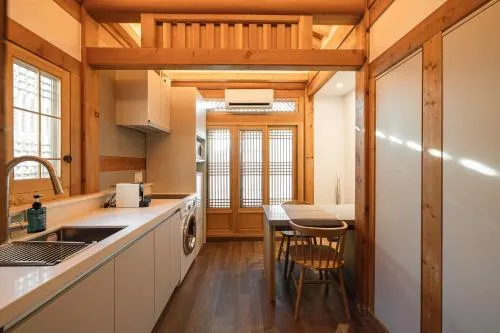 Image 2 of Luxury hanok with private bathtub – SN09
