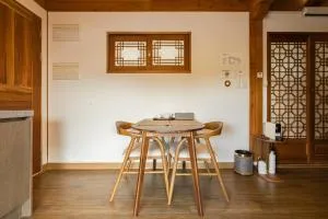 Image 4 of Luxury hanok with private bathtub – SN11