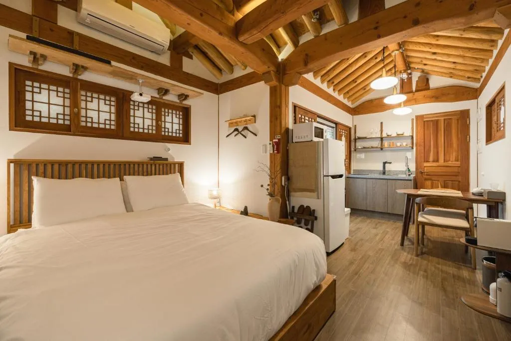 Image of Luxury hanok with private bathtub – SN11