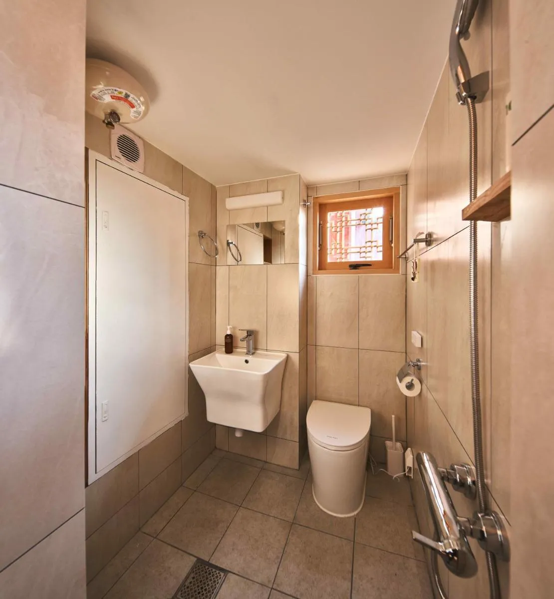 Image 3 of Luxury hanok with private bathtub – SN13
