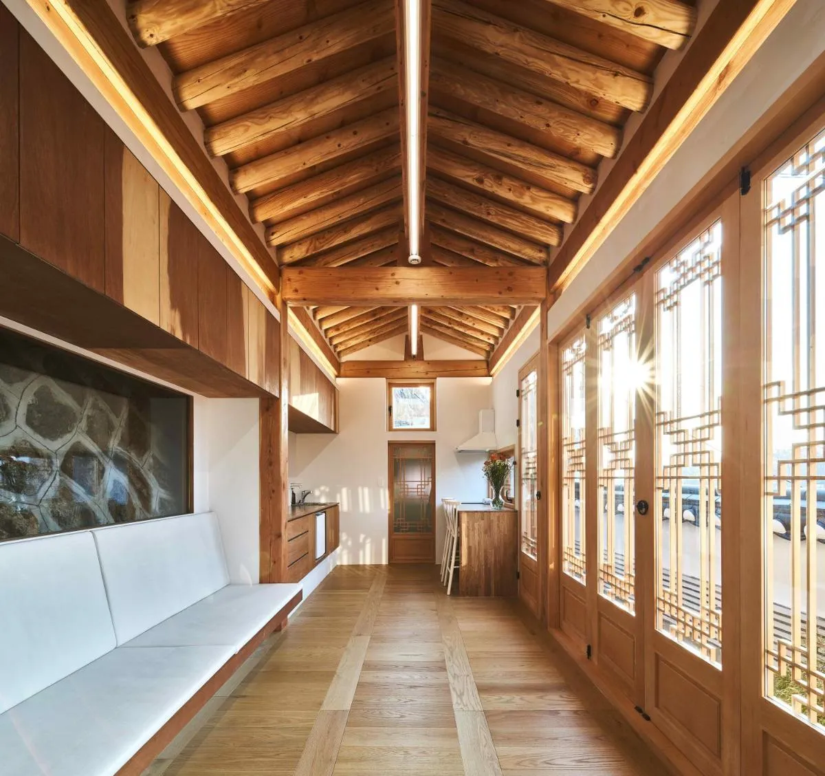 Image 1 of Luxury hanok with private bathtub – SN13