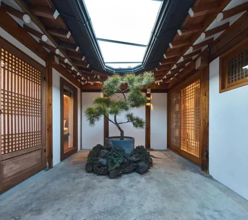 Image 1 of Luxury hanok with private bathtub – SN14