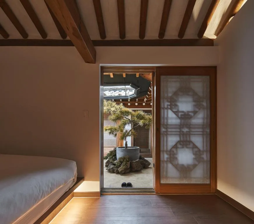 Image of Luxury hanok with private bathtub – SN14