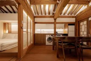 Image 5 of Luxury hanok with private bathtub -SN15
