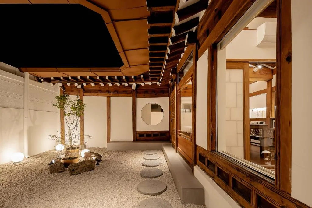 Image of Luxury hanok with private bathtub -SN15