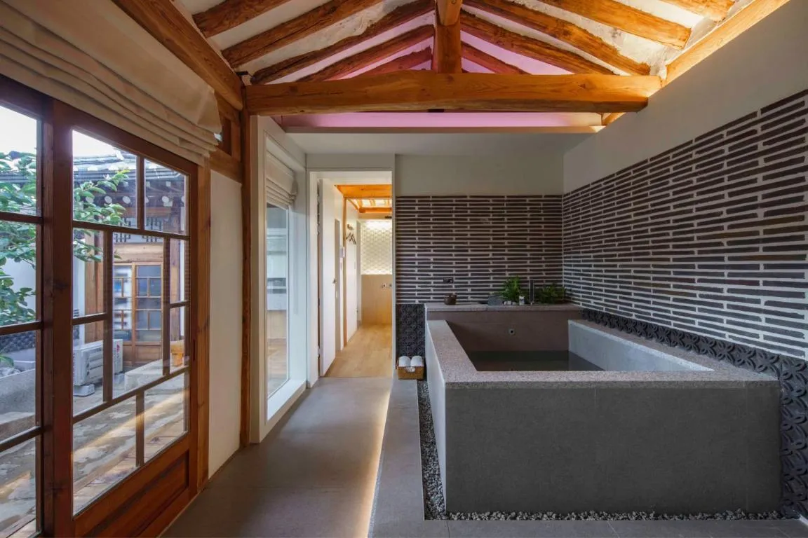 Image of Luxury hanok with private bathtub – SN16