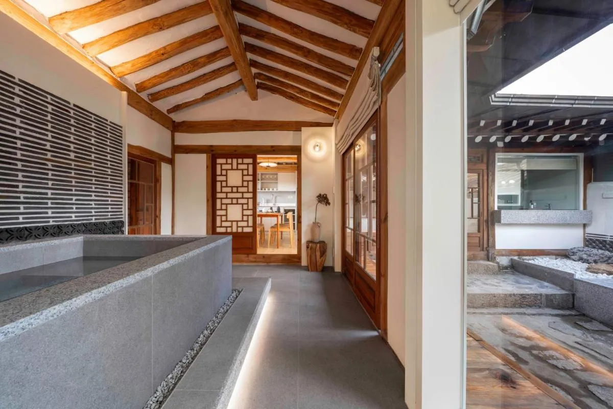 Image 1 of Luxury hanok with private bathtub – SN16