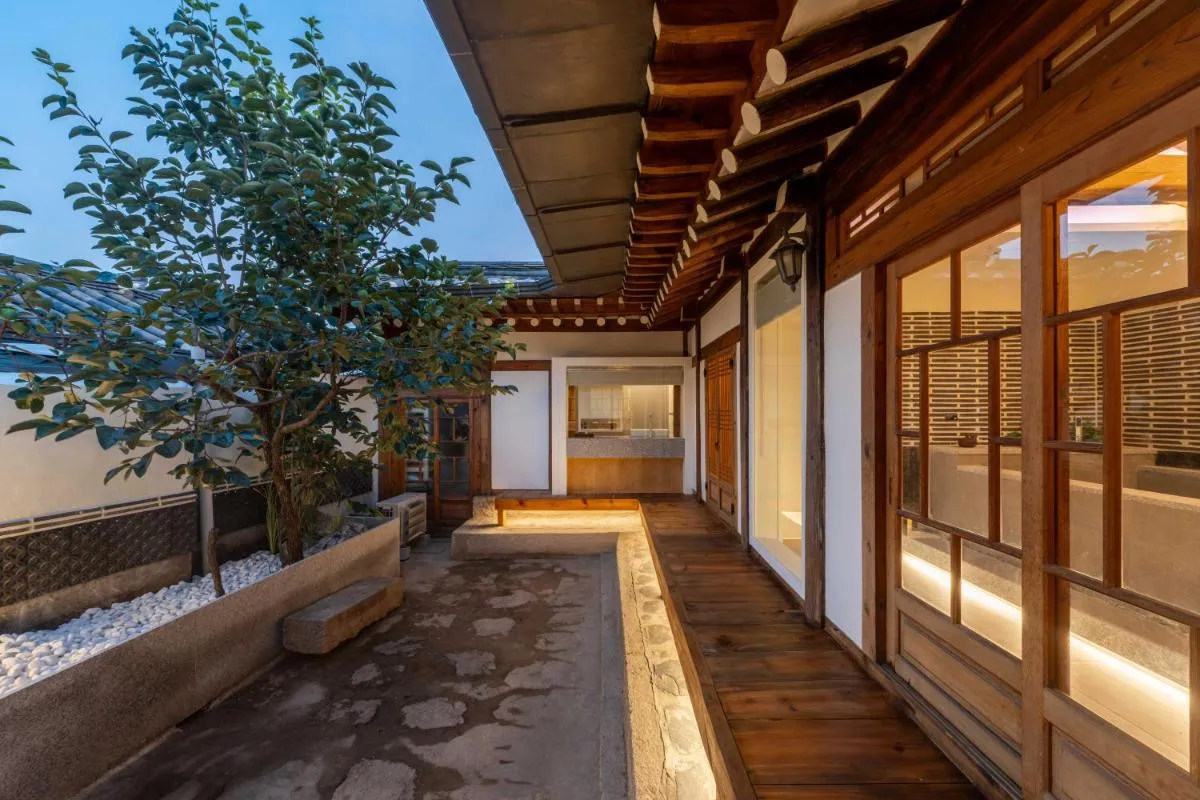 Image 4 of Luxury hanok with private bathtub – SN16