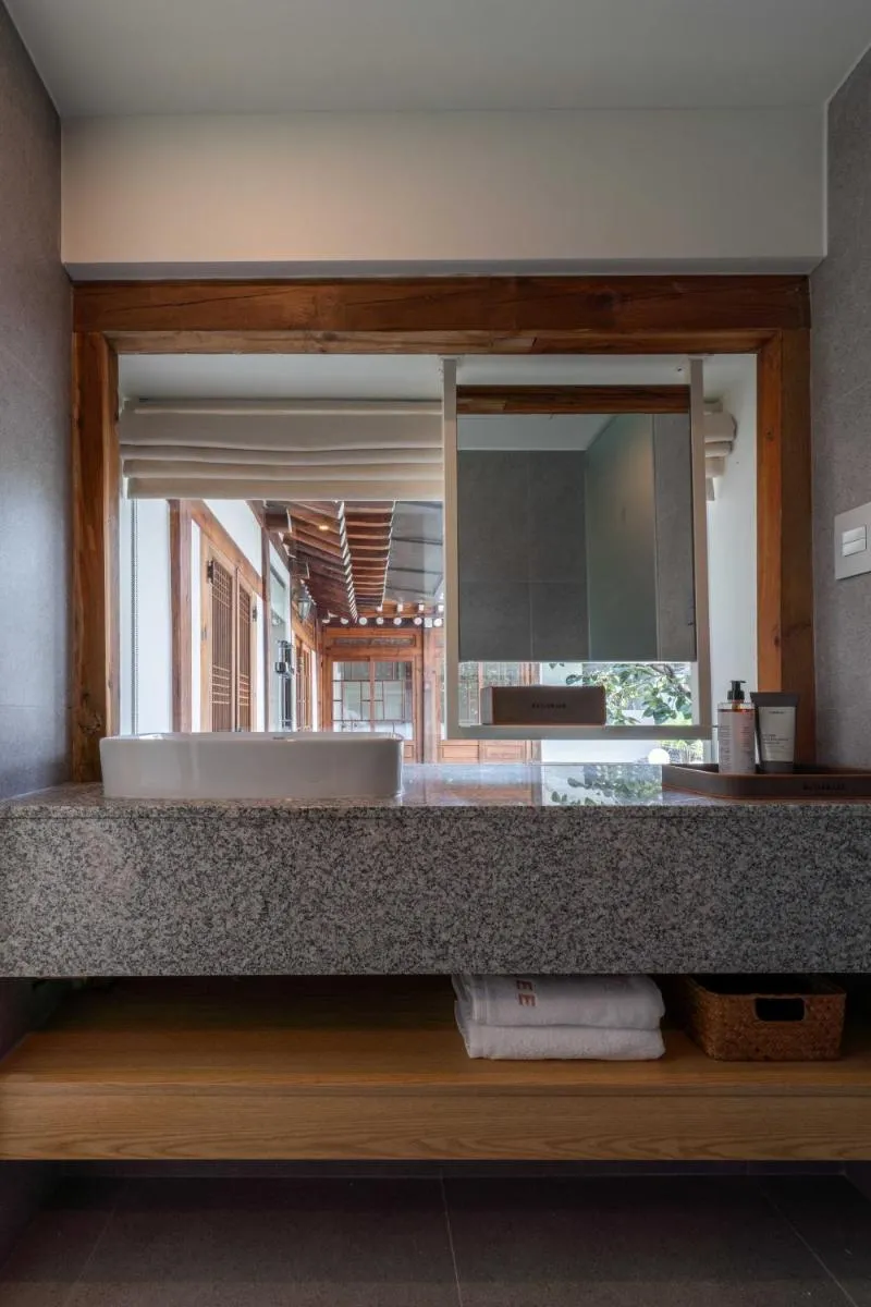 Image 3 of Luxury hanok with private bathtub – SN16