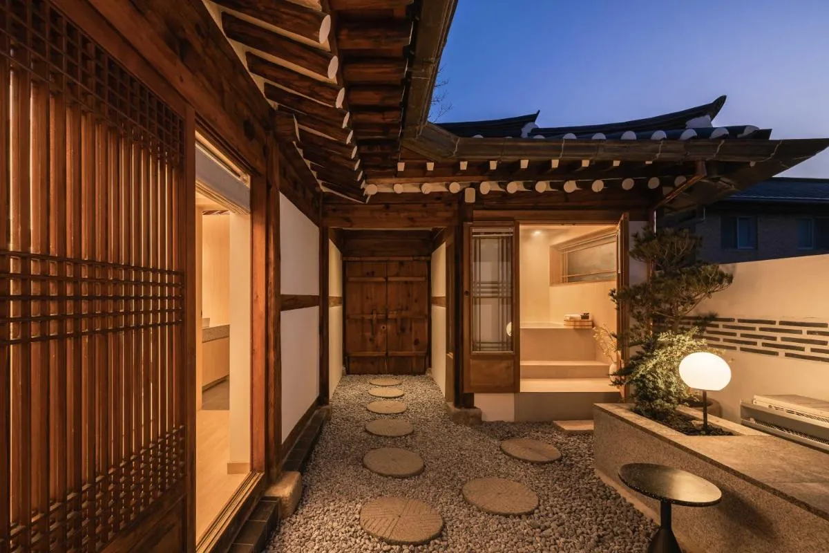 Image 4 of Luxury hanok with private bathtub – SN18