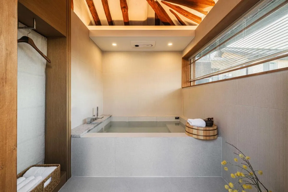 Image 6 of Luxury hanok with private bathtub – SN18