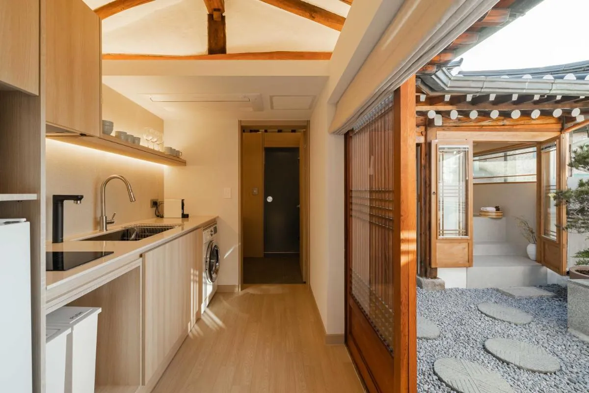 Image 3 of Luxury hanok with private bathtub – SN18
