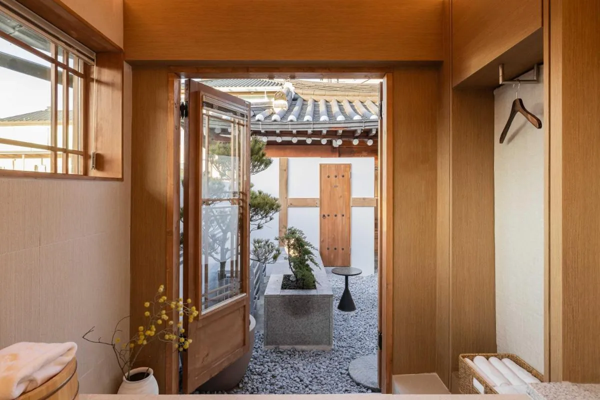 Image 2 of Luxury hanok with private bathtub – SN18
