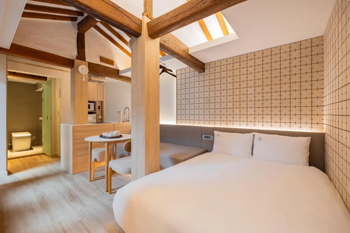 Image 1 of Luxury hanok with private bathtub – SN19