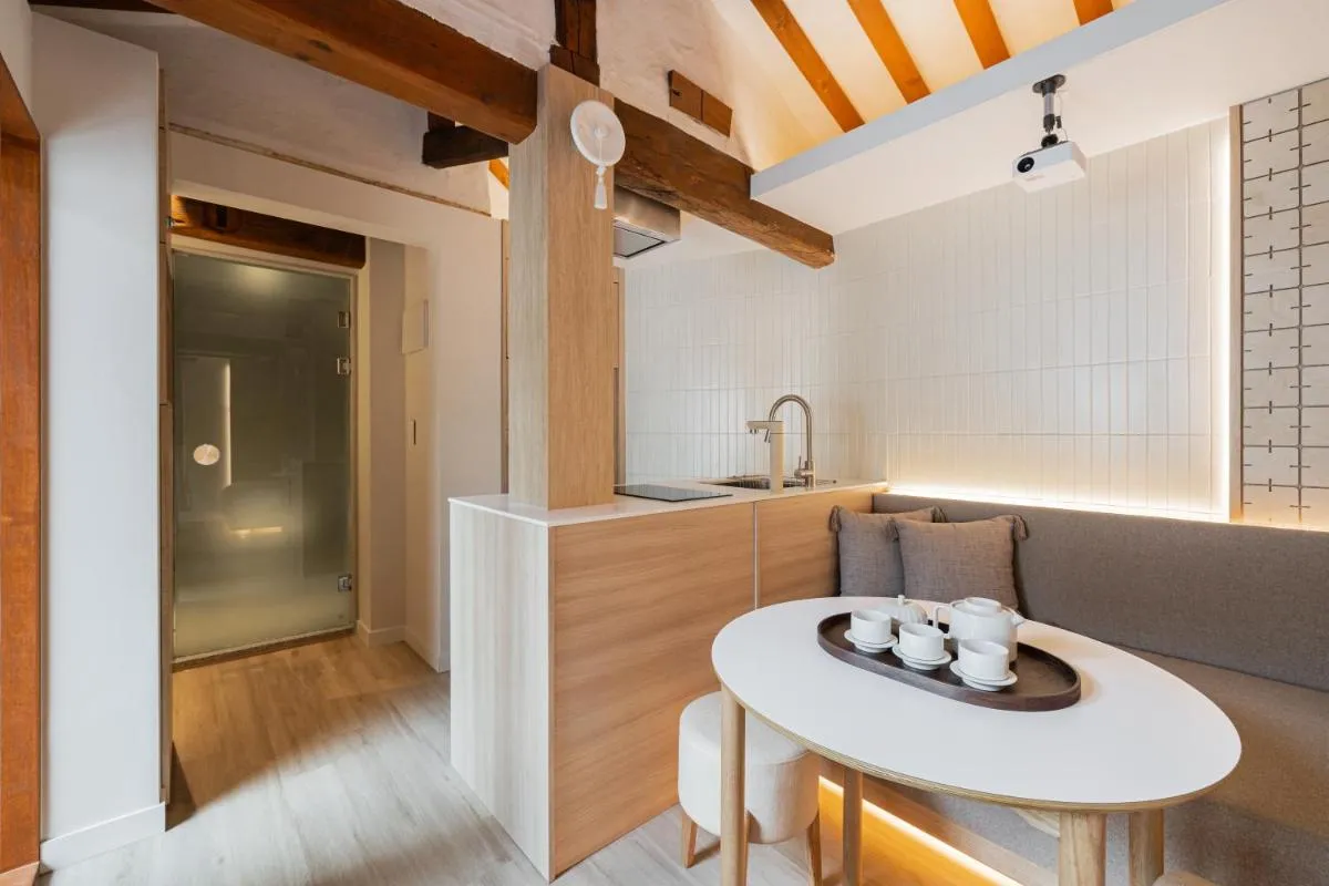 Image 2 of Luxury hanok with private bathtub – SN19
