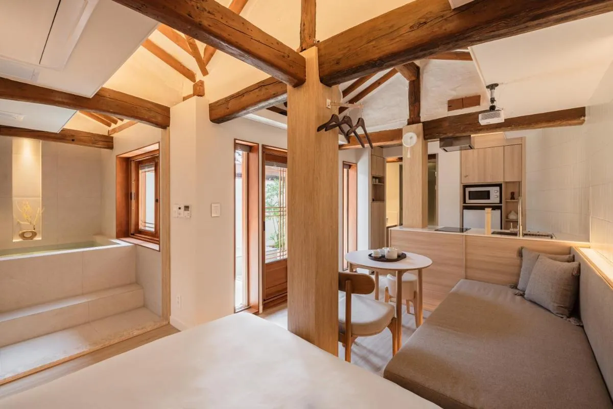 Image 3 of Luxury hanok with private bathtub – SN19