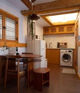 Image 6 of Luxury hanok with private bathtub – SW02