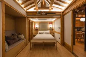 Image 4 of Luxury hanok with private bathtub – SW03