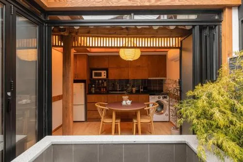 Image 1 of Luxury hanok with private bathtub – SW03