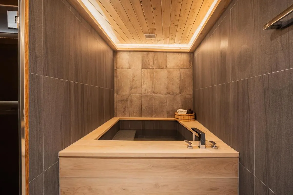 Image 2 of Luxury hanok with private bathtub – SW04