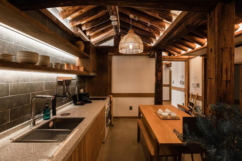 Image of Luxury hanok with private bathtub – SW05