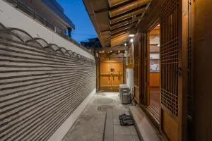 Image 5 of Luxury hanok with private bathtub – SW06