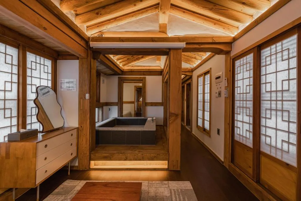 Image of Luxury hanok with private bathtub – SW06