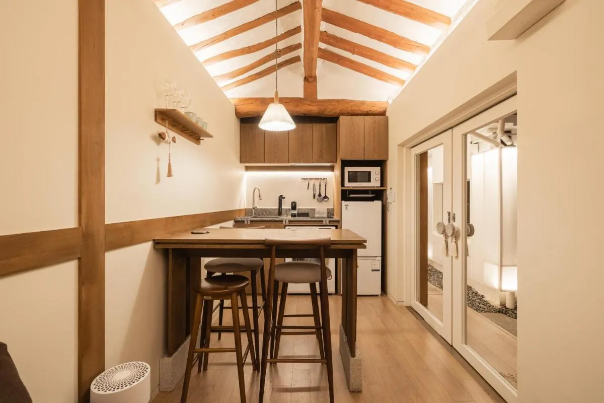 Image 3 of Luxury hanok with private bathtub – SW07