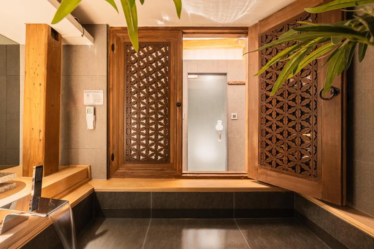 Image 2 of Luxury hanok with private bathtub – SW09
