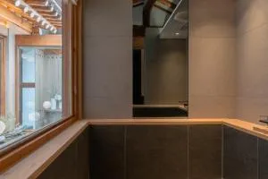 Image 4 of Luxury hanok with private bathtub – SW10