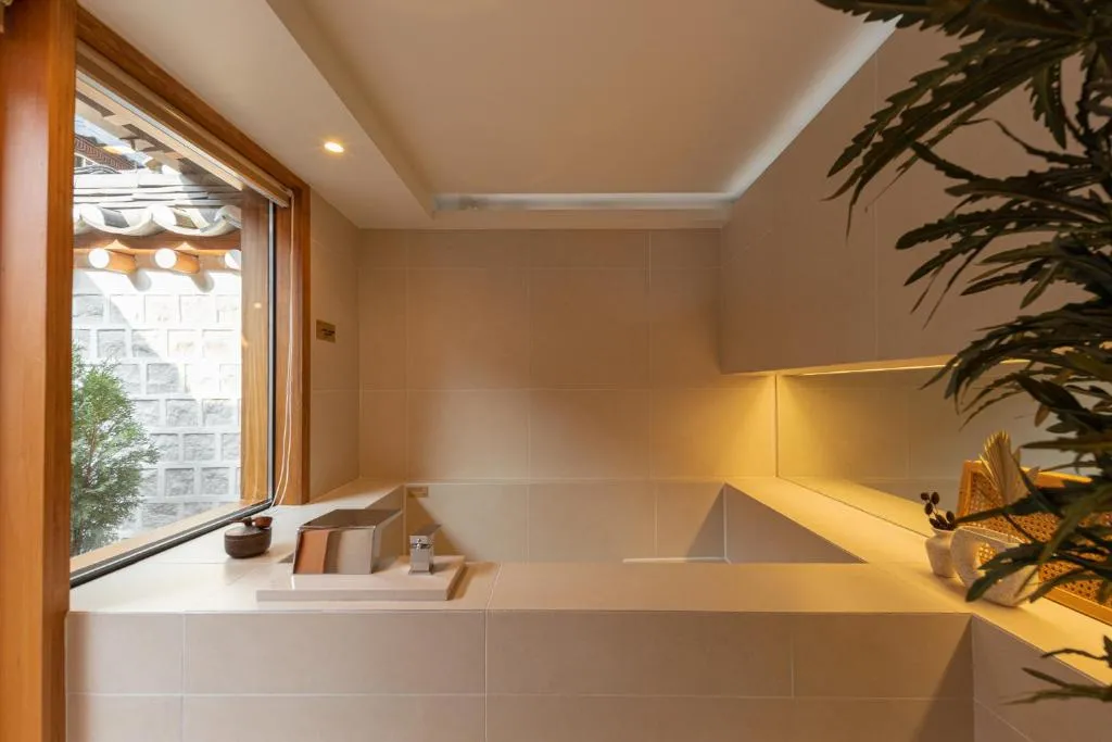 Image of Luxury hanok with private bathtub – SW12