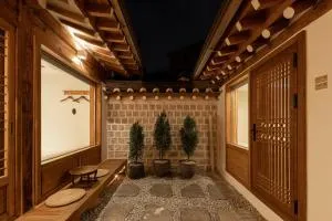 Image 4 of Luxury hanok with private bathtub – SW12