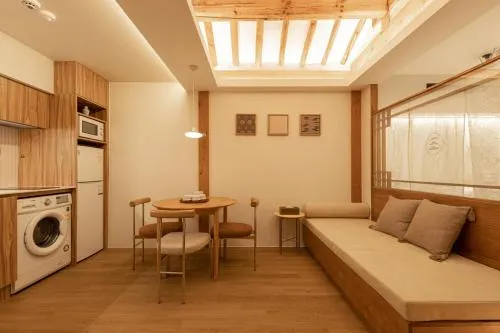 Image 2 of Luxury hanok with private bathtub – SW12