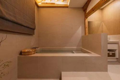 Image 2 of Luxury hanok with private bathtub – SW16