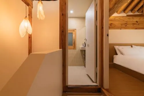 Image 1 of Luxury hanok with private bathtub – SW16