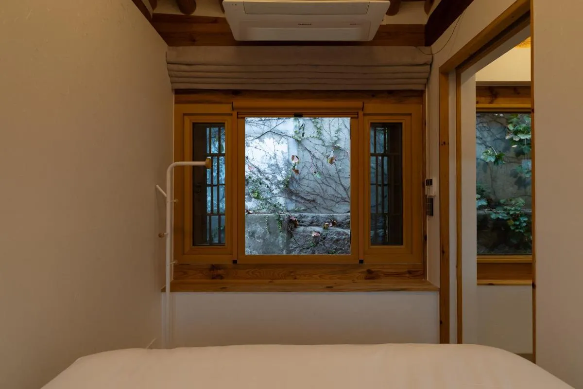 Image 5 of Luxury hanok with private bathtub – SW17