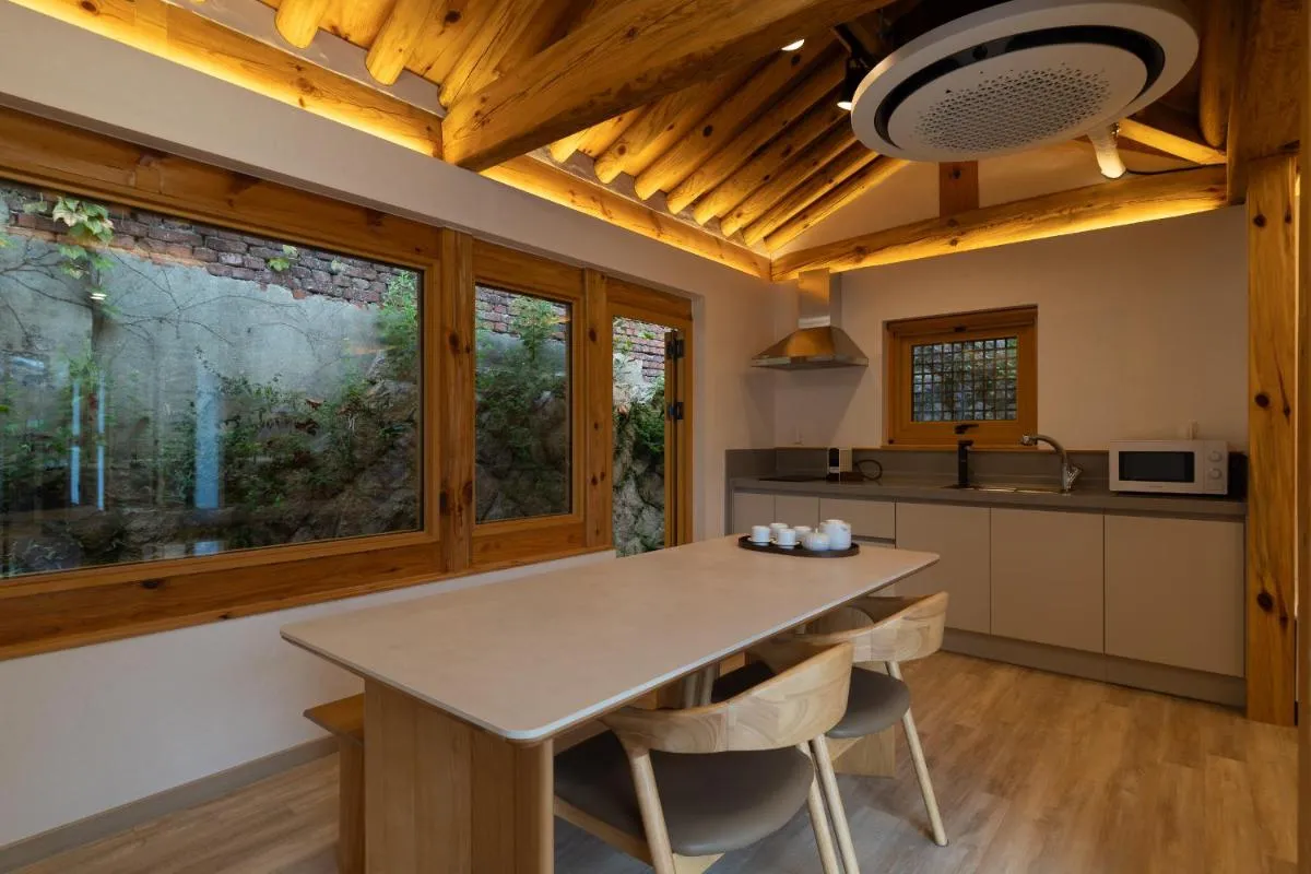 Image 3 of Luxury hanok with private bathtub – SW17