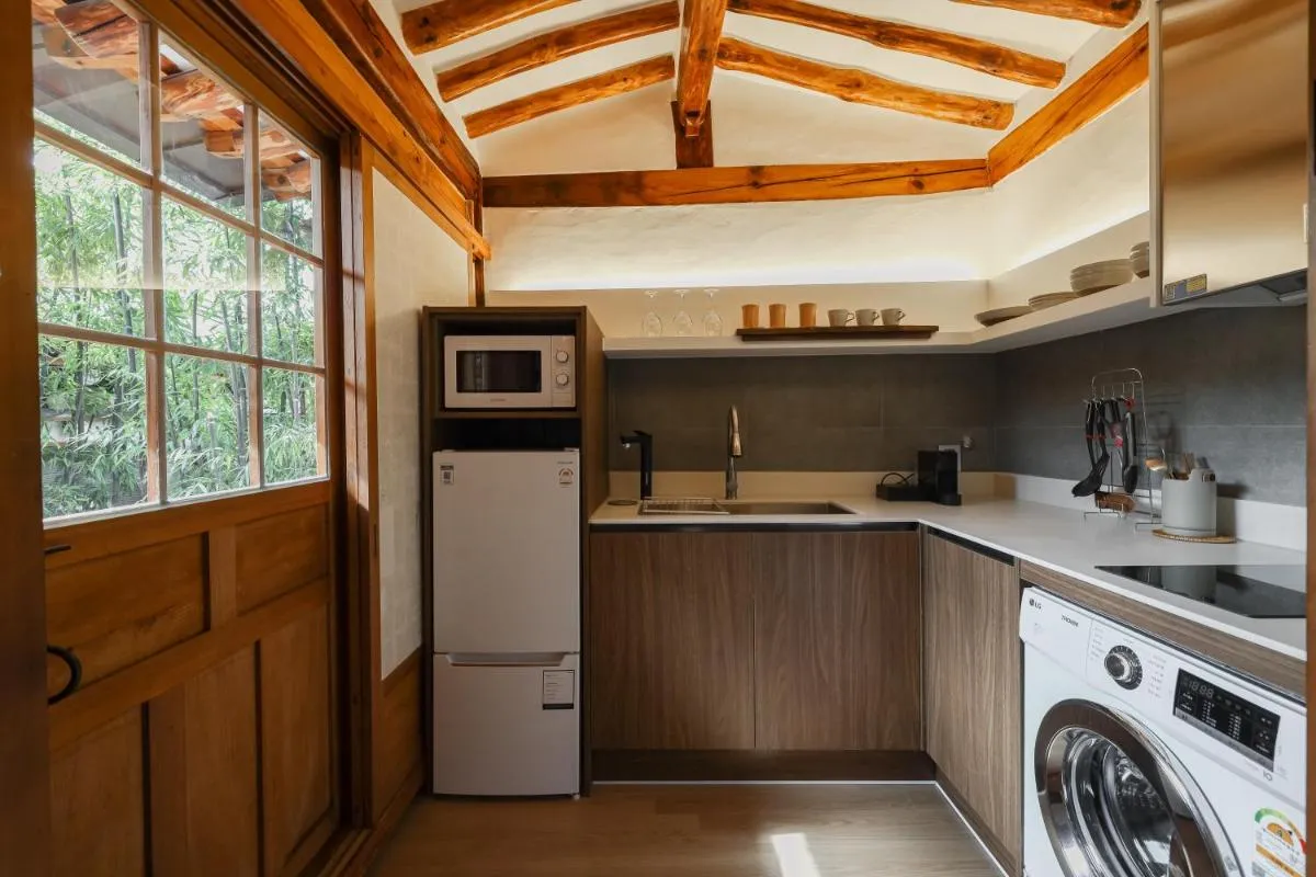 Image 5 of Luxury hanok with private foot bathtub – SN10