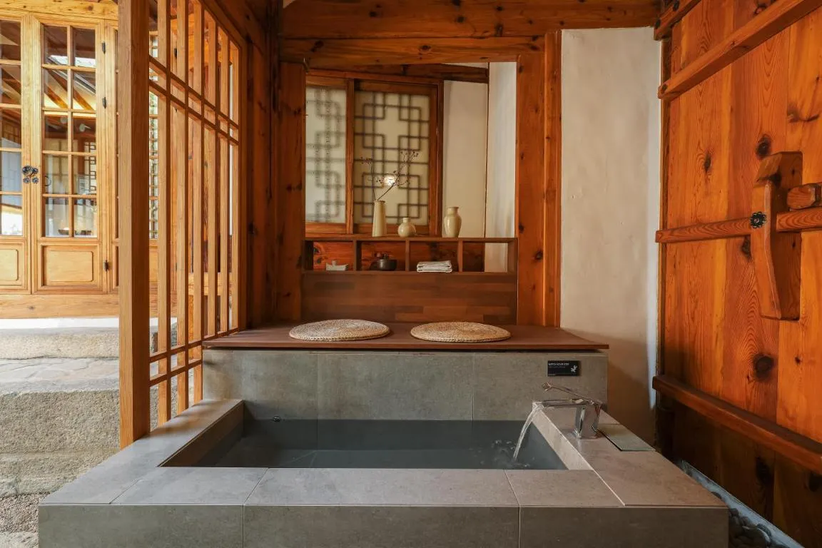 Image of Luxury hanok with private foot bathtub – SN10