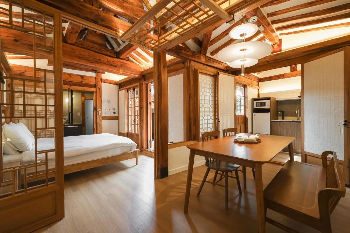 Image 1 of Luxury hanok with private foot bathtub – SN10
