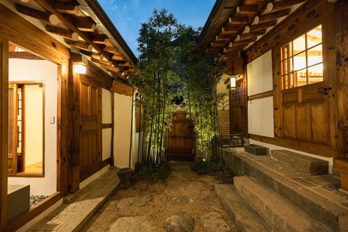 Image 3 of Luxury hanok with private foot bathtub – SN10