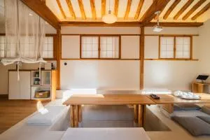Image 4 of Luxury hanok with private foot bathtub -SN17