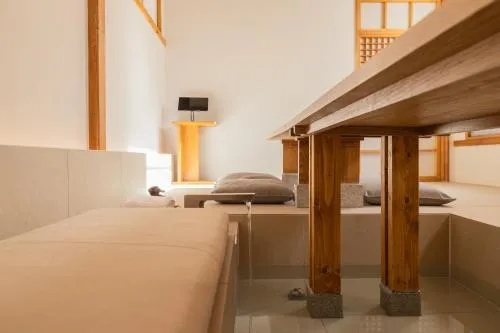Image 2 of Luxury hanok with private foot bathtub -SN17