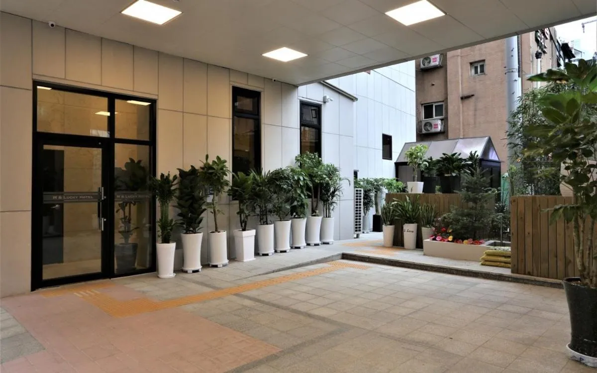 Image 5 of Mnlucky Hotel